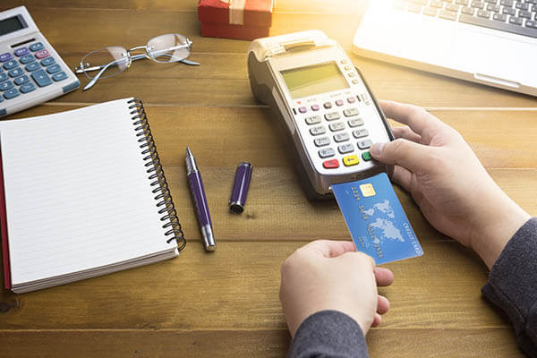 Merchant Cash Advance Merchant making a credit card transaction